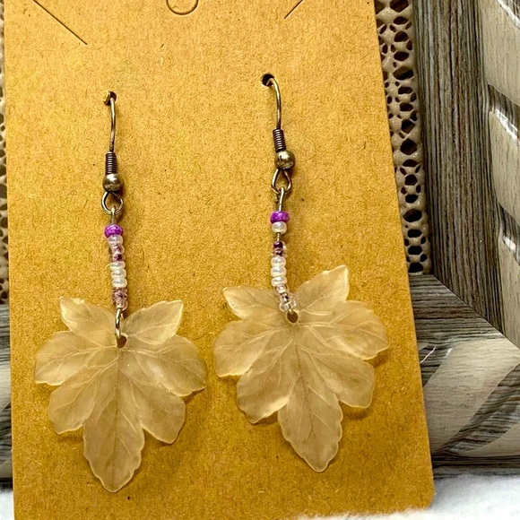 4 Pairs of Fashion Earrings - Picture 4 of 6
